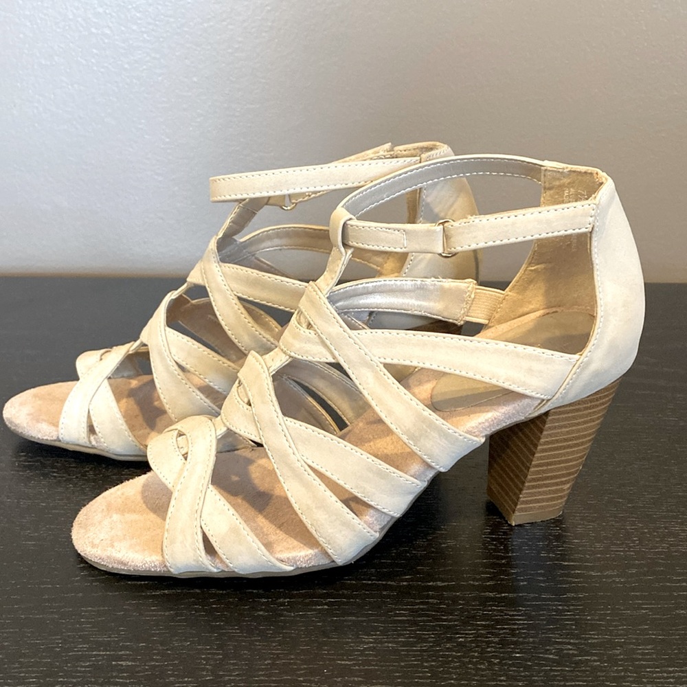 Aerosoles strappy chunky heel light tan dress sandal, cushioned sole, size 7.5
